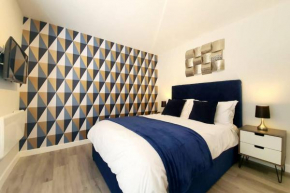 Modern 1 Bedroom Apartment, Close to the Beach with Parking